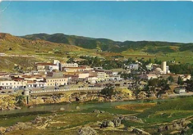 Old zoomed out picture of the city